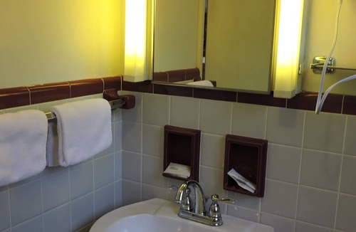 New Paris Hotel | The Golden Inn