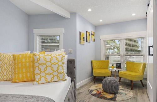 Wadeview Park Apartment | THE GOLDEN SODO STUDIO!!