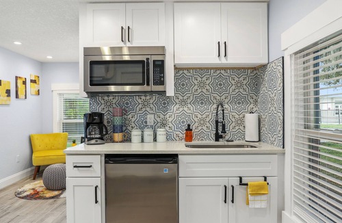 Wadeview Park Apartment | THE GOLDEN SODO STUDIO!!