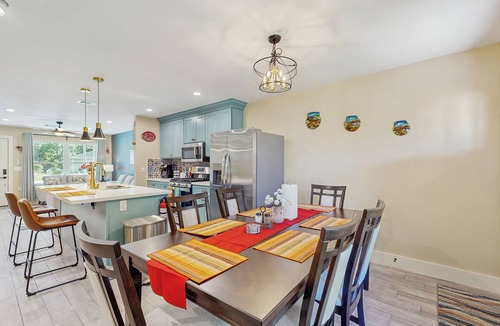 Southeast Houston House | The Golden Standard, Stylish New Home With Garage