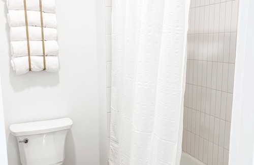 Whitehall Apartment | The Goldie Room - #21