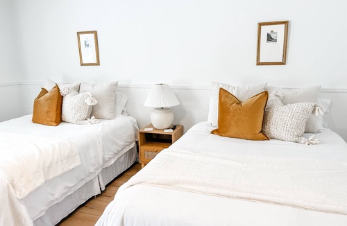 Whitehall Apartment | The Goldie Room - #21