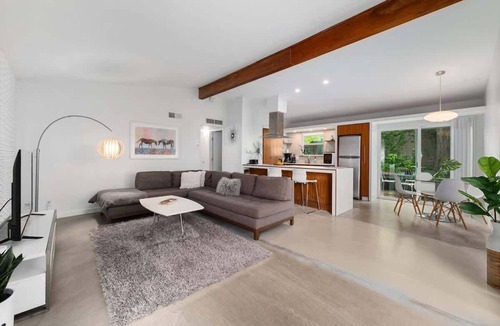 South River City House | The Goldie | Stylish SoCo Pet-Friendly Stay