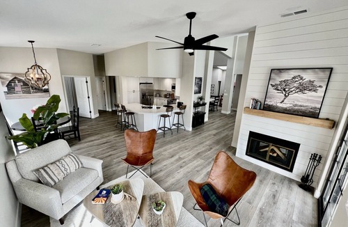 Val Vista Lakes House | "The Gondola Getaway" - Fully remodeled luxury waterfront home