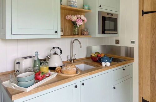 Petersfield Cottage | The Good Shepherd Hut.