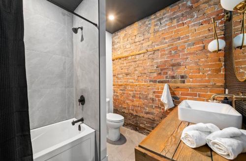 Belleville Apartment | The Goodman: Front Street Flats