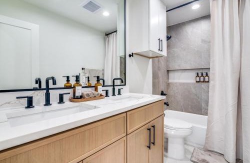 Richardson House | The Goph Getaway 4B 2B Duplex KING Pet Friendly