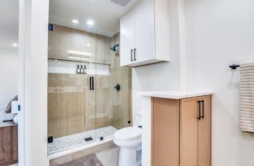 Richardson House | The Goph Getaway 4B 2B Duplex KING Pet Friendly