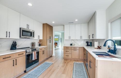 Richardson House | The Goph Getaway 4B 2B Duplex KING Pet Friendly