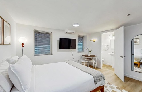 Lower Queen Anne Hotel | The Gordon Getaway