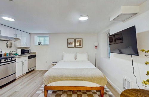 Lower Queen Anne Hotel | The Gordon Getaway