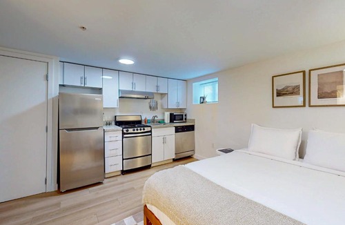 Lower Queen Anne Hotel | The Gordon Getaway