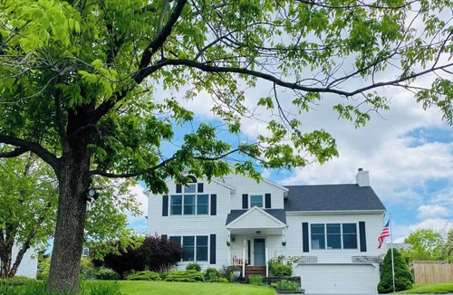 South Hill House | The "Gorges" Getaway