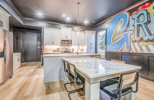 Cooper-Young Historic District Apartment | The Graffiti House @ Cooper-Young #1