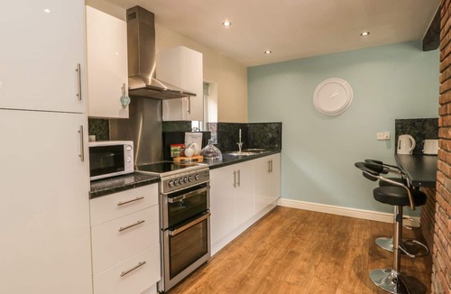 Storwood Cottage | THE GRANARY, pet friendly, with a garden in York