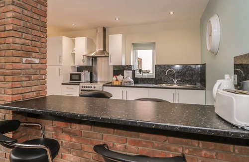 Storwood Cottage | THE GRANARY, pet friendly, with a garden in York