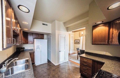 Lowertown Arts District Apartment | The Grand Apartment: A Historical Paducah Gem