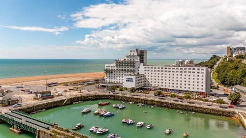 Folkestone Hotel | The Grand Burstin Hotel