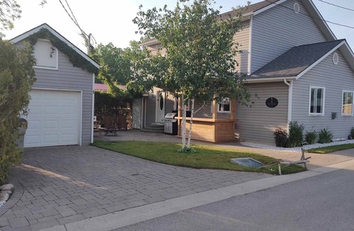 Grand Bend Cottage | The Grand Crumpet - Right off The Main Strip