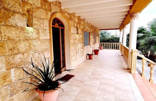 San Vicente del Raspeig Villa | The Grand Pool Chalet and BBQ