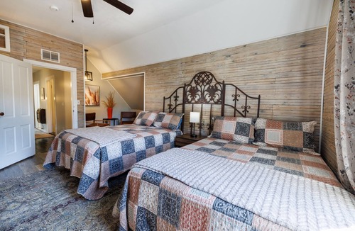 Fort Payne House | The Grand House - 5BD & 3 BA