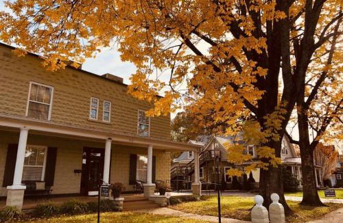 Tullahoma Hotel | The Grand Lux Inn