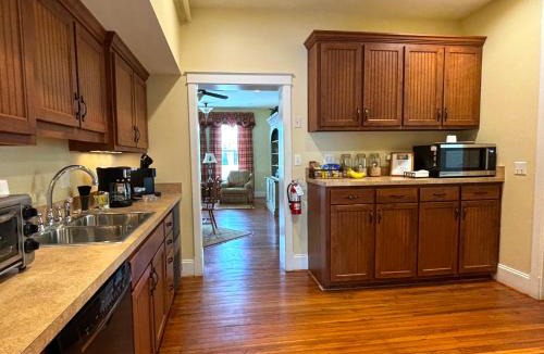 Tullahoma Hotel | The Grand Lux Inn