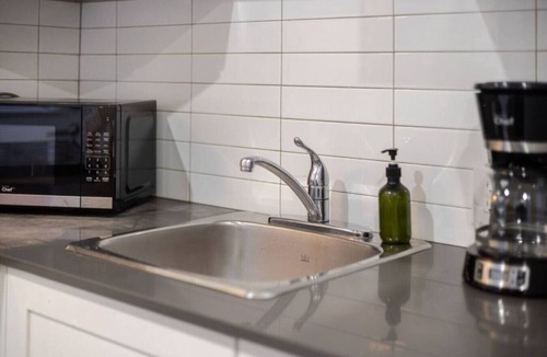 Cote-Des-Neiges—Notre-Dame-De-Grace Apartment | The Grand NDG Stay|Your Home in NDG
