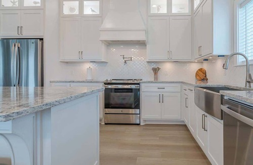 Crystal Beach House | The Grand Pearl: Private Pool & Spa~Beach Access