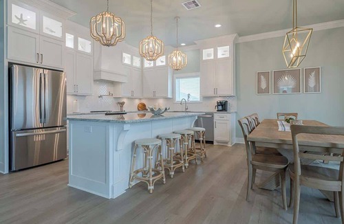 Crystal Beach House | The Grand Pearl: Private Pool & Spa~Beach Access