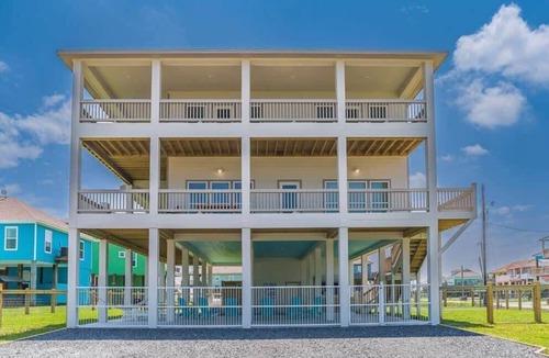 Crystal Beach House | The Grand Pearl: Private Pool & Spa~Beach Access