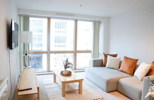 Elephant and Castle Apartment | The Grand Serenity Suite