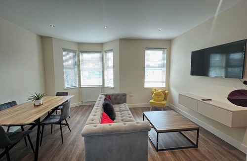 Croham Apartment | The Grand Spacious Two Bed Apartment