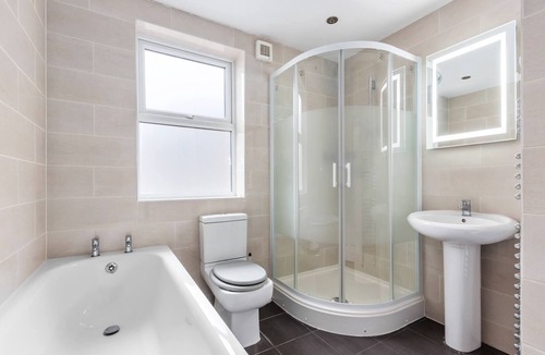 Croham Apartment | The Grand Spacious Two Bed Apartment