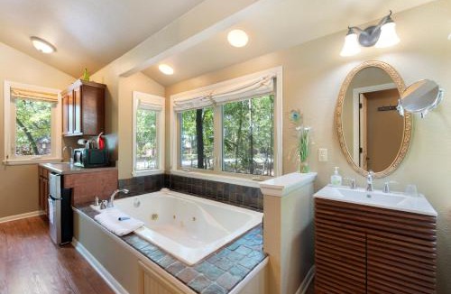 Eureka Springs Hotel | The Grand Treehouse Resort