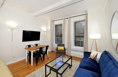 Midtown East Apartment | The Grand V Vibe 8632