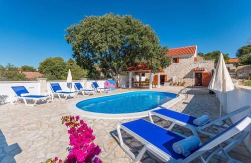 Stankovci Villa | The Grandfather's courtyard villa with heated pool
