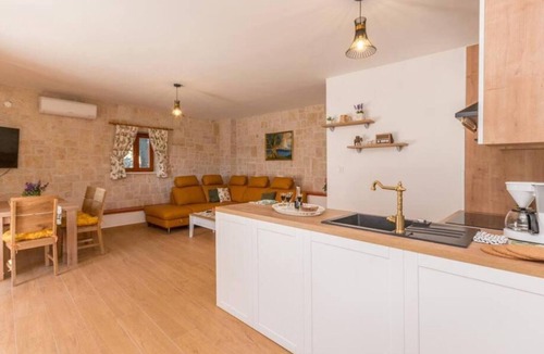 Stankovci Villa | The Grandfather Villa – Heated Pool Retreat