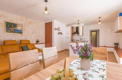 Stankovci Villa | The Grandfather Villa – Heated Pool Retreat