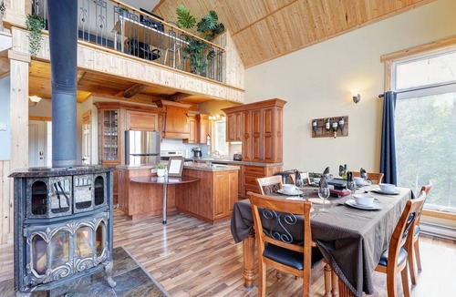 Mauricie Ski Chalet | The Grandiose | Spa | Campfire | Riverside | Pool Table