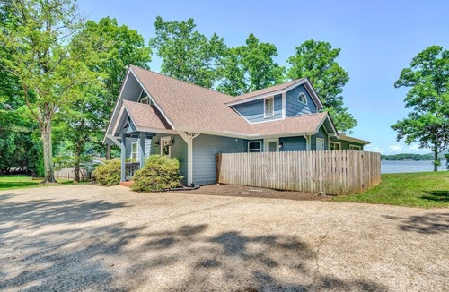 Huddleston House | The Grandview Lodge, Oasis at Smith Mountain Lake!