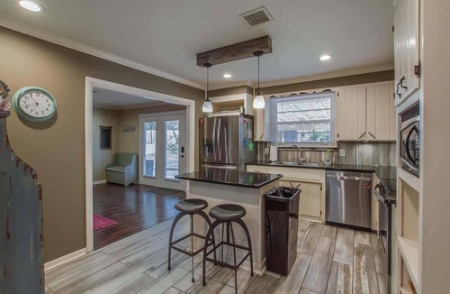 Dickerson Road House | The Graycroft - Billiards, Karaoke, and Stage!