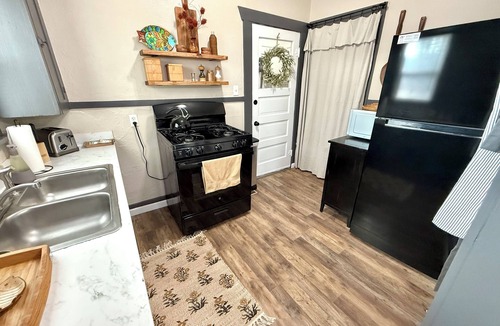 Ponca City House | The GrayStone 2 bed/1 bath house, walkable to downtown, WiFi, pets ok w/fee