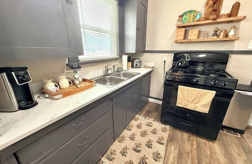 Ponca City House | The GrayStone 2 bed/1 bath house, walkable to downtown, WiFi, pets ok w/fee