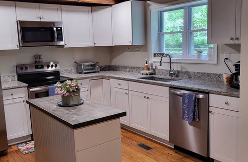 Lakeview Cabin | The Great Escape! 4 BR Log Cabin- A beautiful mix of modern and authentic!