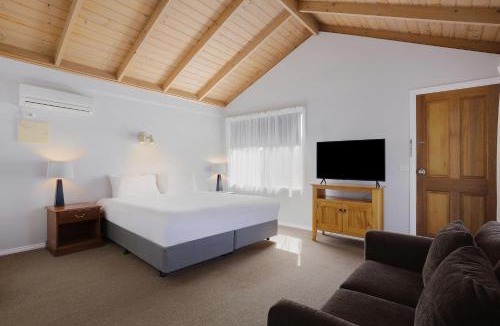 Port Campbell Hotel | The Great Ocean Road Studios