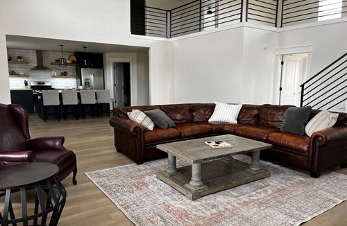 Enid House | The Great Plains Escape