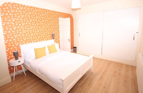 Heston Central Apartment | The Great Western House