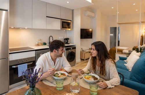 Nou Moles Apartment | The Green Apartment I by Florit Flats