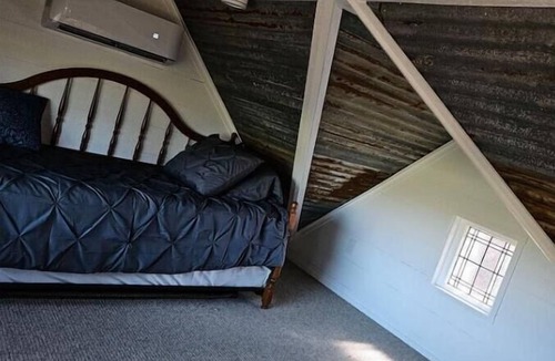 Mineola House | The Green Cabin
